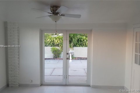 Снять в аренду виллу или дом в Майами, Флорида 3 спальни, 170.01м2, № 1956430 - фото 10