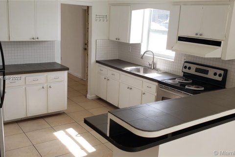 Снять в аренду виллу или дом в Майами, Флорида 3 спальни, 170.01м2, № 1956430 - фото 22