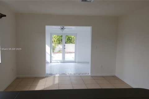 Снять в аренду виллу или дом в Майами, Флорида 3 спальни, 170.01м2, № 1956430 - фото 7