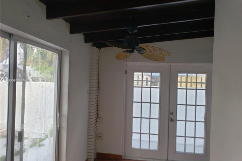 Снять в аренду виллу или дом в Майами, Флорида 3 спальни, 170.01м2, № 1956430 - фото 19