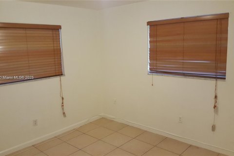 Снять в аренду виллу или дом в Майами, Флорида 3 спальни, 170.01м2, № 1956430 - фото 15