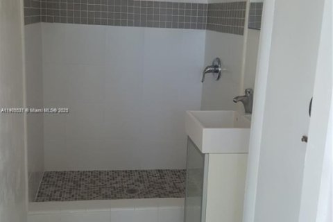 Снять в аренду виллу или дом в Майами, Флорида 3 спальни, 170.01м2, № 1956430 - фото 8