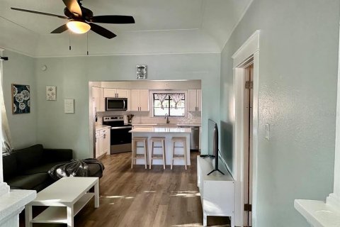 House in Tampa, Florida 3 bedrooms, 102.94 sq.m. № 2267077 - photo 14