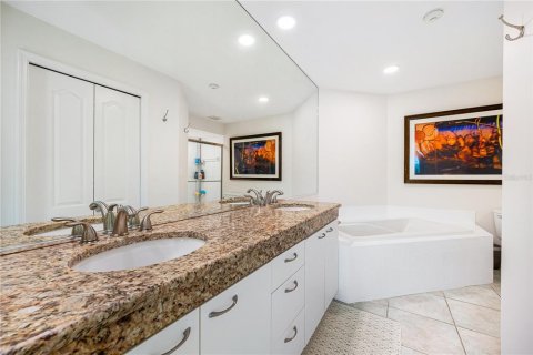 Copropriété à vendre à Sarasota, Floride: 3 chambres, 126.53 m2 № 1881214 - photo 15