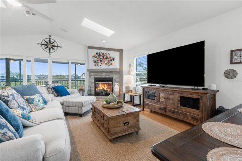 Villa ou maison à vendre à New Port Richey, Floride: 4 chambres, 284.65 m2 № 2413872 - photo 8