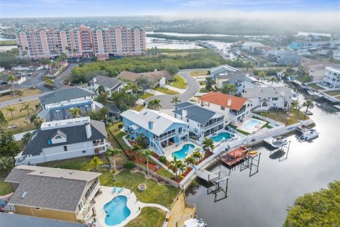 Villa ou maison à New Port Richey, Floride 4 chambres, 284.65 m2 № 2413872
