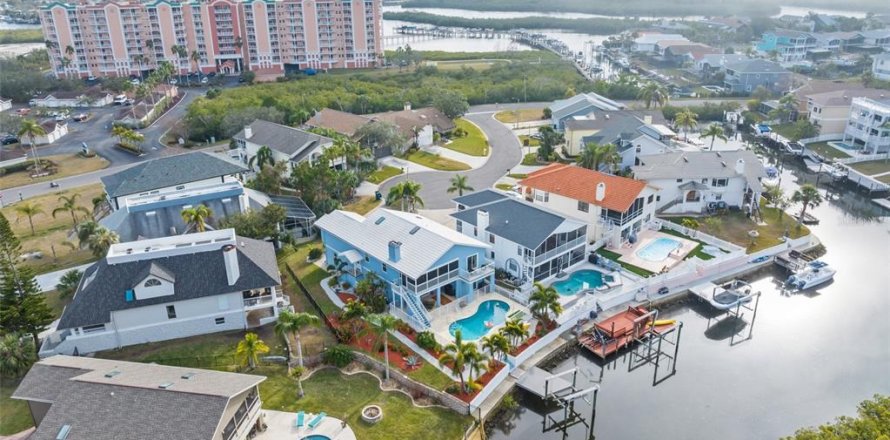 Villa ou maison à New Port Richey, Floride 4 chambres, 284.65 m2 № 2413872
