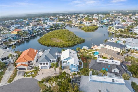 Villa ou maison à vendre à New Port Richey, Floride: 4 chambres, 284.65 m2 № 2413872 - photo 4
