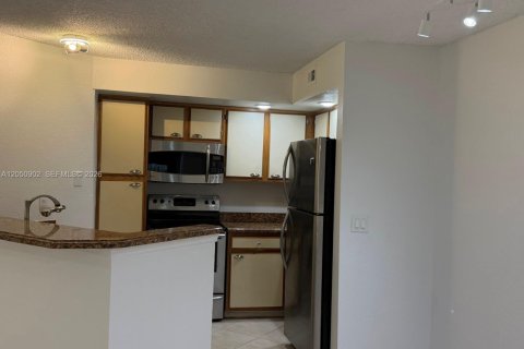 Copropriété à louer à Sunrise, Floride: 2 chambres, 98.94 m2 № 2321951 - photo 2