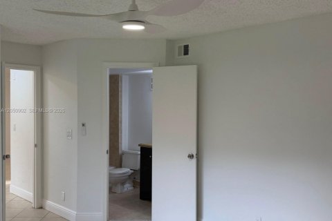 Copropriété à louer à Sunrise, Floride: 2 chambres, 98.94 m2 № 2321951 - photo 17