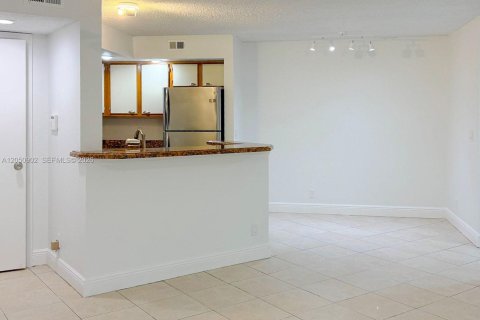 Condo à Sunrise, Floride, 2 chambres  № 2321951