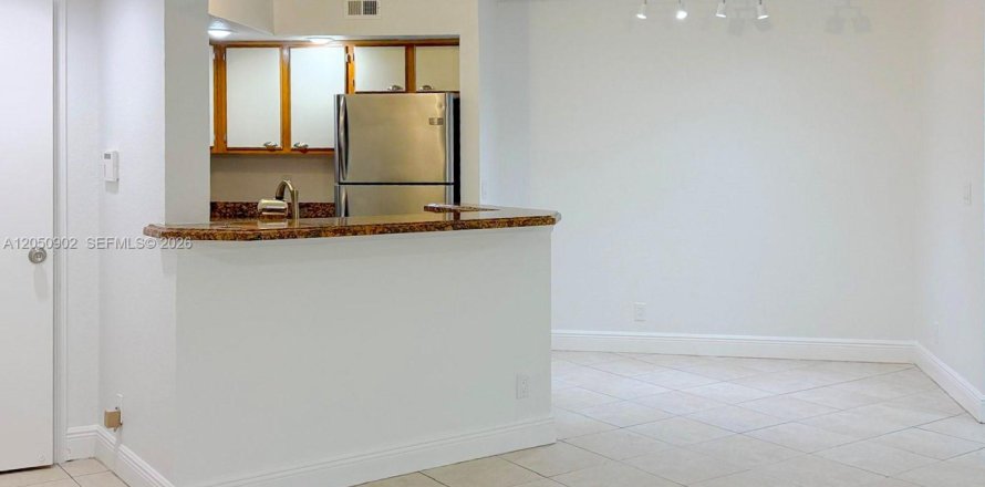 Condo à Sunrise, Floride, 2 chambres  № 2321951