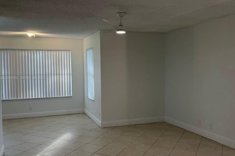 Copropriété à louer à Sunrise, Floride: 2 chambres, 98.94 m2 № 2321951 - photo 12