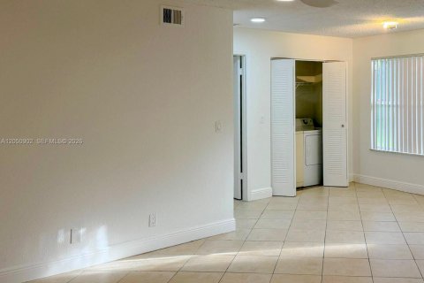 Copropriété à louer à Sunrise, Floride: 2 chambres, 98.94 m2 № 2321951 - photo 16