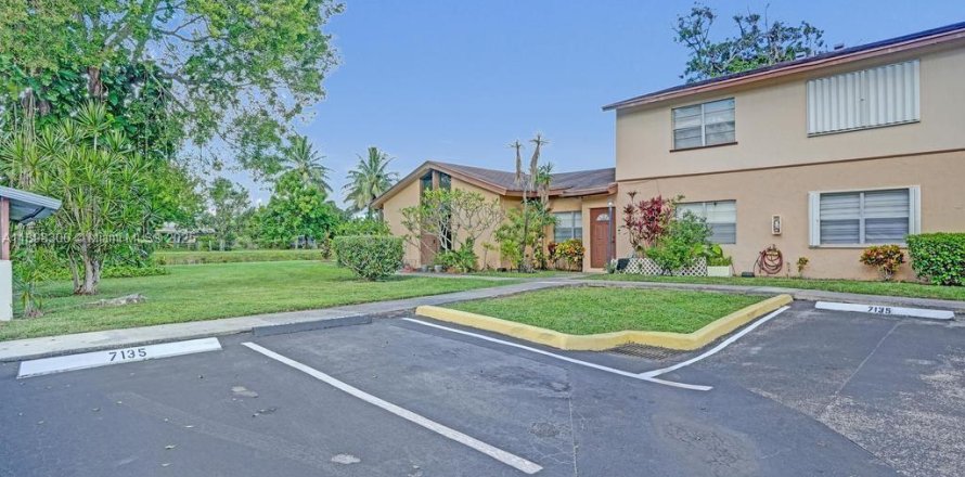 Дом в Плантация, Флорида 2 спальни, 93.92м2 № 1951758