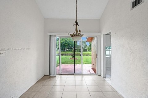 Снять в аренду виллу или дом в Плантация, Флорида 2 спальни, 93.92м2, № 1951758 - фото 5