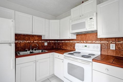 Снять в аренду виллу или дом в Плантация, Флорида 2 спальни, 93.92м2, № 1951758 - фото 8