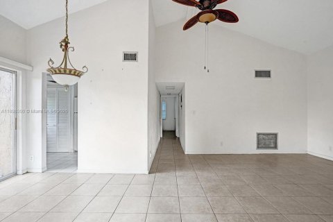 Снять в аренду виллу или дом в Плантация, Флорида 2 спальни, 93.92м2, № 1951758 - фото 3