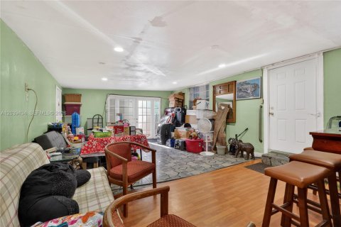 Villa ou maison à vendre à Miami, Floride: 4 chambres, 82.5 m2 № 2089447 - photo 16