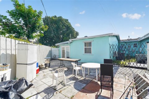 Villa ou maison à vendre à Miami, Floride: 4 chambres, 82.5 m2 № 2089447 - photo 27