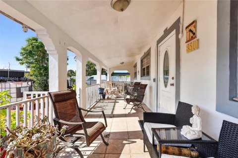 Villa ou maison à vendre à Miami, Floride: 4 chambres, 82.5 m2 № 2089447 - photo 3