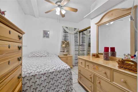 Villa ou maison à vendre à Miami, Floride: 4 chambres, 82.5 m2 № 2089447 - photo 14
