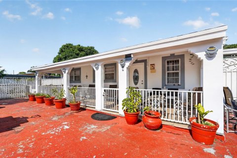 Villa ou maison à vendre à Miami, Floride: 4 chambres, 82.5 m2 № 2089447 - photo 30