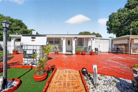 Villa ou maison à Miami, Floride 4 chambres, 82.5 m2 № 2089447