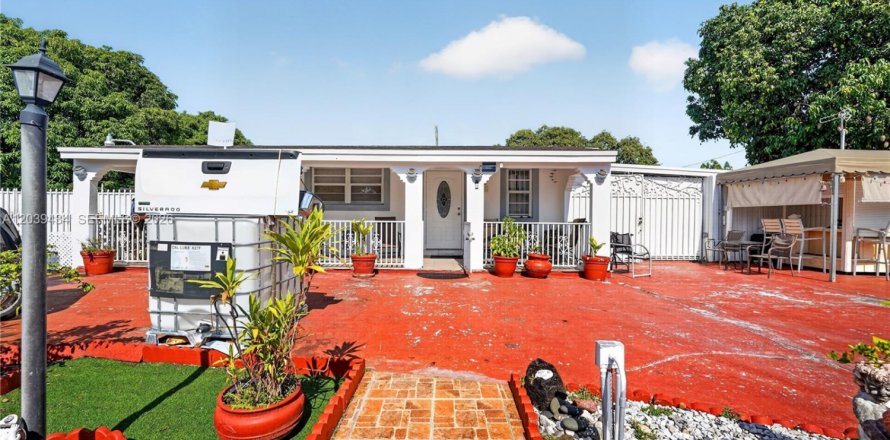 Villa ou maison à Miami, Floride 4 chambres, 82.5 m2 № 2089447