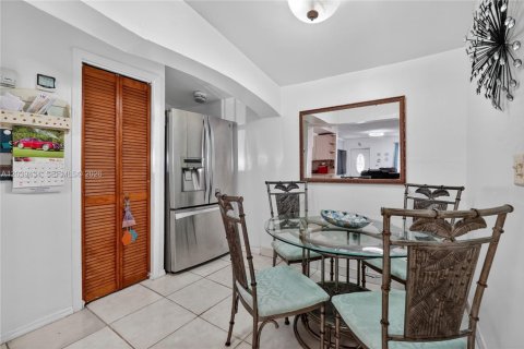 Villa ou maison à vendre à Miami, Floride: 4 chambres, 82.5 m2 № 2089447 - photo 7