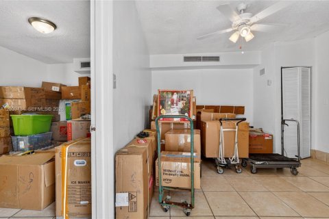 Villa ou maison à vendre à Miami, Floride: 4 chambres, 82.5 m2 № 2089447 - photo 22
