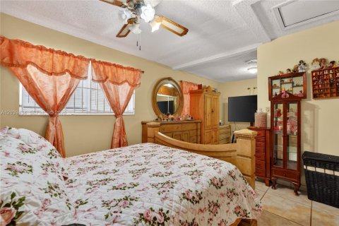 Villa ou maison à vendre à Miami, Floride: 4 chambres, 82.5 m2 № 2089447 - photo 9