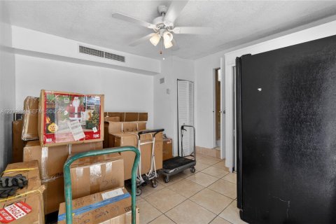 Villa ou maison à vendre à Miami, Floride: 4 chambres, 82.5 m2 № 2089447 - photo 24