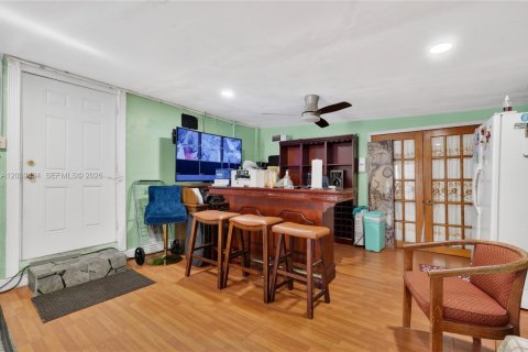 Villa ou maison à vendre à Miami, Floride: 4 chambres, 82.5 m2 № 2089447 - photo 15