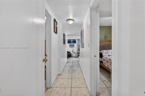 Villa ou maison à vendre à Miami, Floride: 4 chambres, 82.5 m2 № 2089447 - photo 12