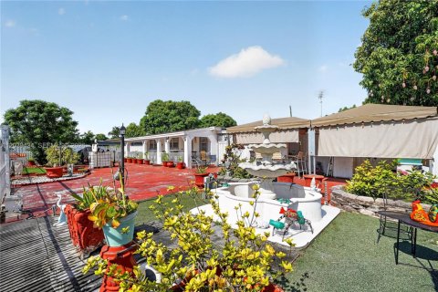 Villa ou maison à vendre à Miami, Floride: 4 chambres, 82.5 m2 № 2089447 - photo 25