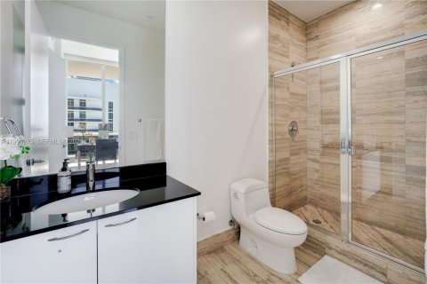 Купить кондоминиум в Санни-Айлс-Бич, Флорида 3 спальни, 183.85м2, № 2062774 - фото 22