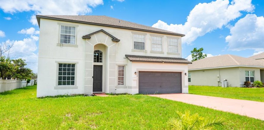 House in Poinciana, Florida 5 bedrooms, 322.74 sq.m. № 1844935