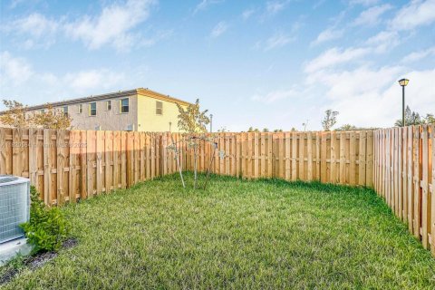Townhouse in Homestead, Florida 3 bedrooms, 137.77 sq.m. № 1779810 - photo 20
