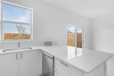 Townhouse in Homestead, Florida 3 bedrooms, 137.77 sq.m. № 1779810 - photo 11