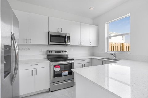 Townhouse in Homestead, Florida 3 bedrooms, 137.77 sq.m. № 1779810 - photo 10