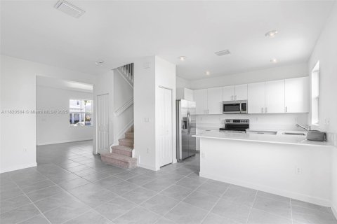 Townhouse in Homestead, Florida 3 bedrooms, 137.77 sq.m. № 1779810 - photo 8