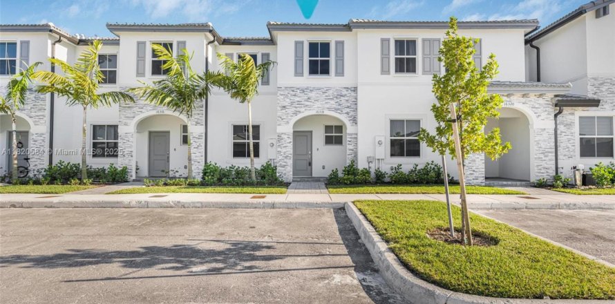 Townhouse in Homestead, Florida 3 bedrooms, 137.77 sq.m. № 1779810