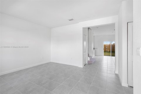 Townhouse in Homestead, Florida 3 bedrooms, 137.77 sq.m. № 1779810 - photo 3
