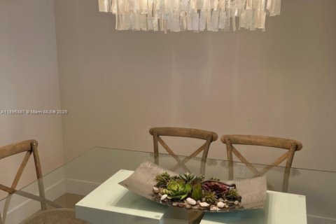 Condominio en alquiler en Aventura, Florida, 2 dormitorios, 99.41 m2 № 1947629 - foto 2