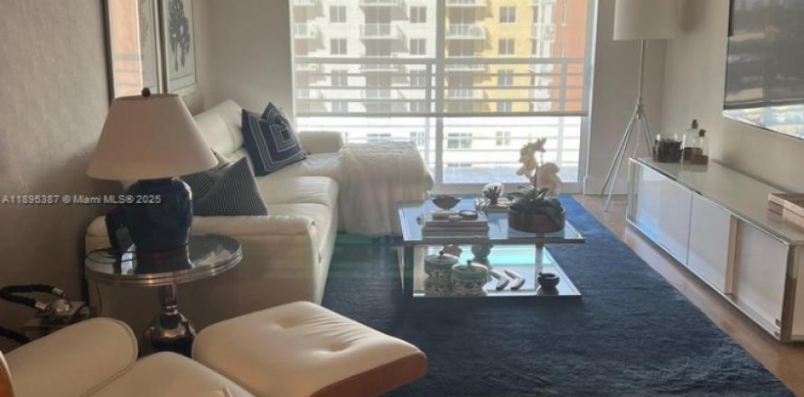 Condominio en Aventura, Florida, 2 dormitorios  № 1947629