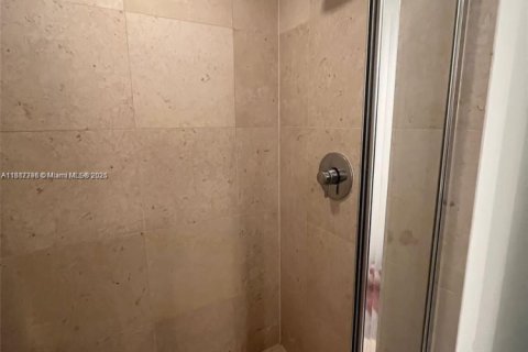 Condo in Miami, Florida, 2 bedrooms  № 2024886 - photo 25