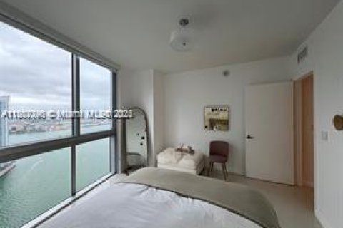 Condo in Miami, Florida, 2 bedrooms  № 2024886 - photo 15