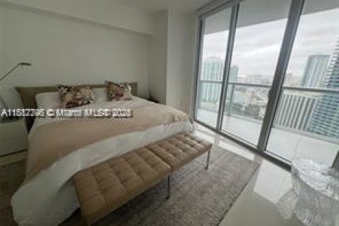 Condo in Miami, Florida, 2 bedrooms  № 2024886 - photo 13