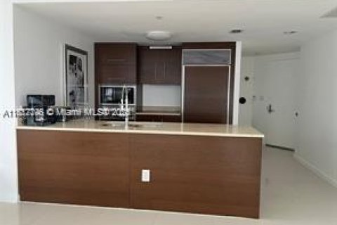 Condo in Miami, Florida, 2 bedrooms  № 2024886 - photo 8